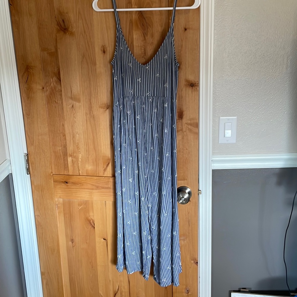 Cute summer long cropped romper! Capri style